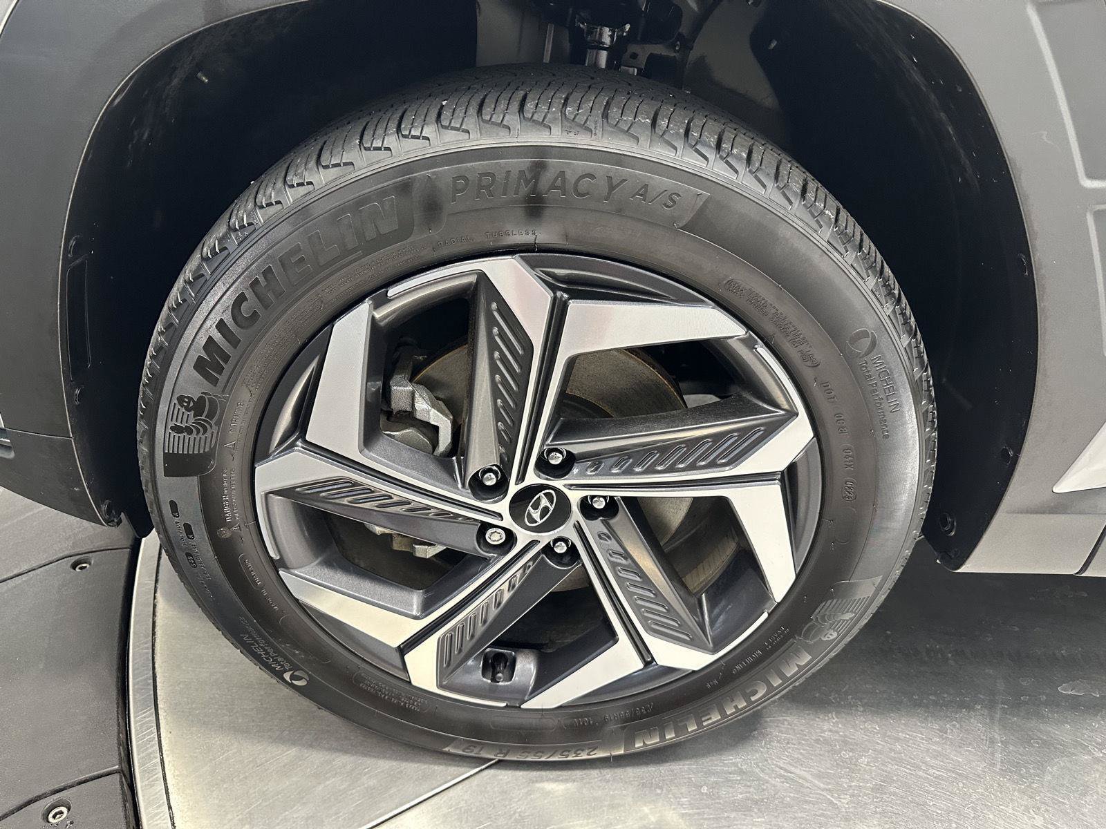 Certified 2023 Hyundai Tucson Limited AWD/4WD image 9
