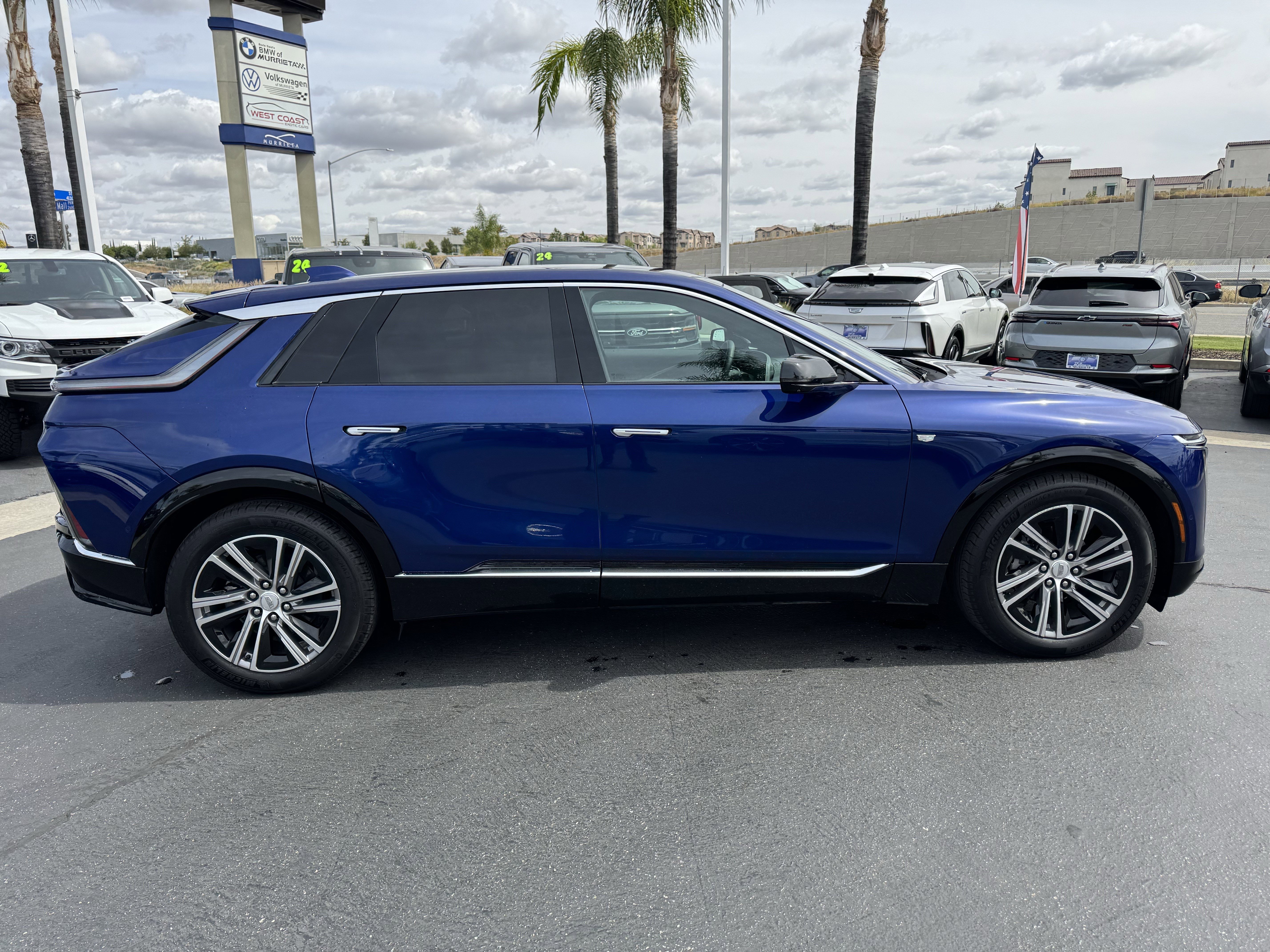 Used 2024 Cadillac Lyriq Luxury AWD/4WD image 11