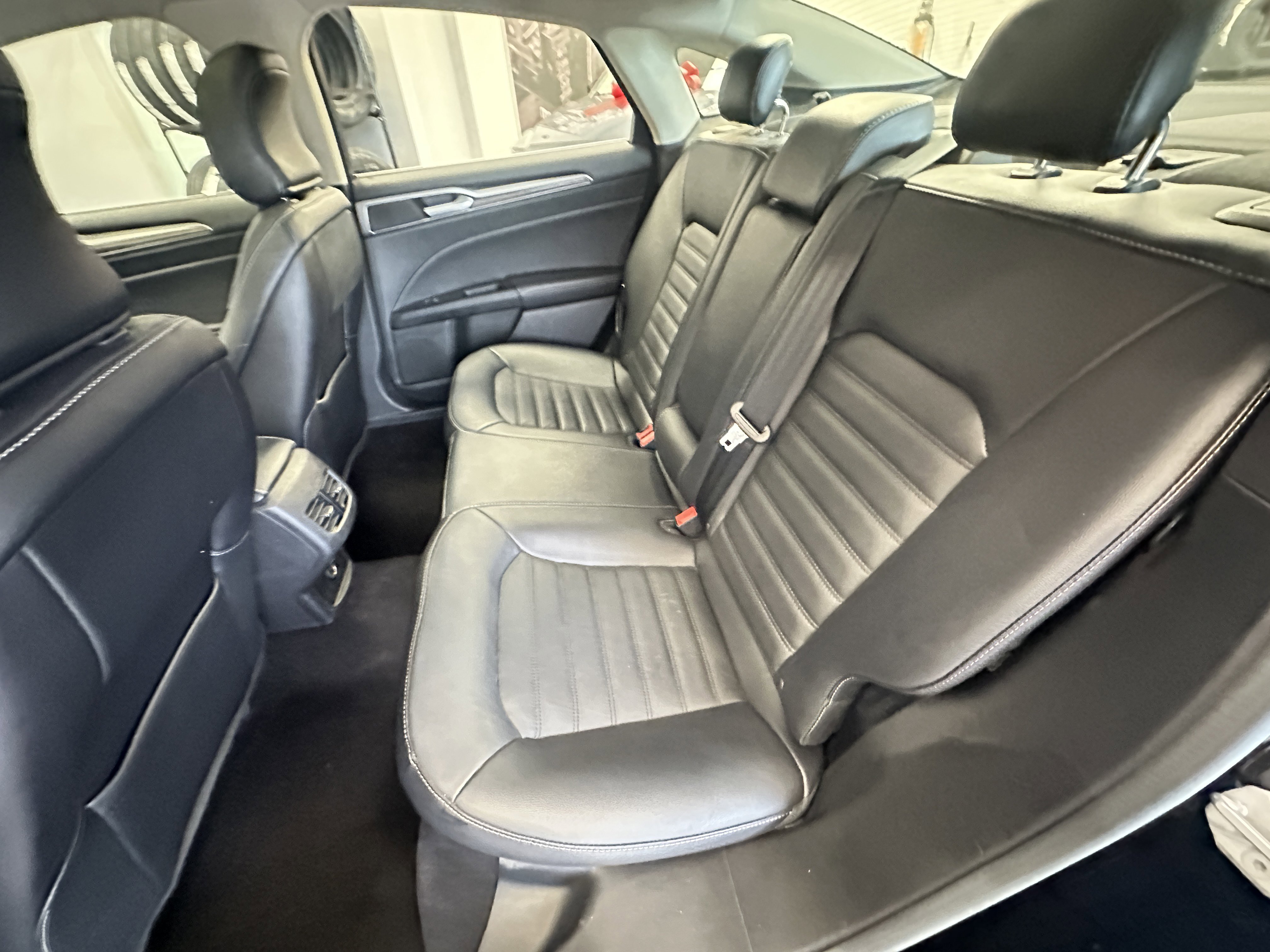 Used 2017 Ford Fusion SE w/ Fusion SE Technology Package image 27