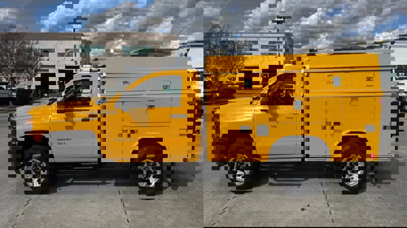 Used 2018 Chevrolet Silverado 3500 W/T AWD/4WD image 2