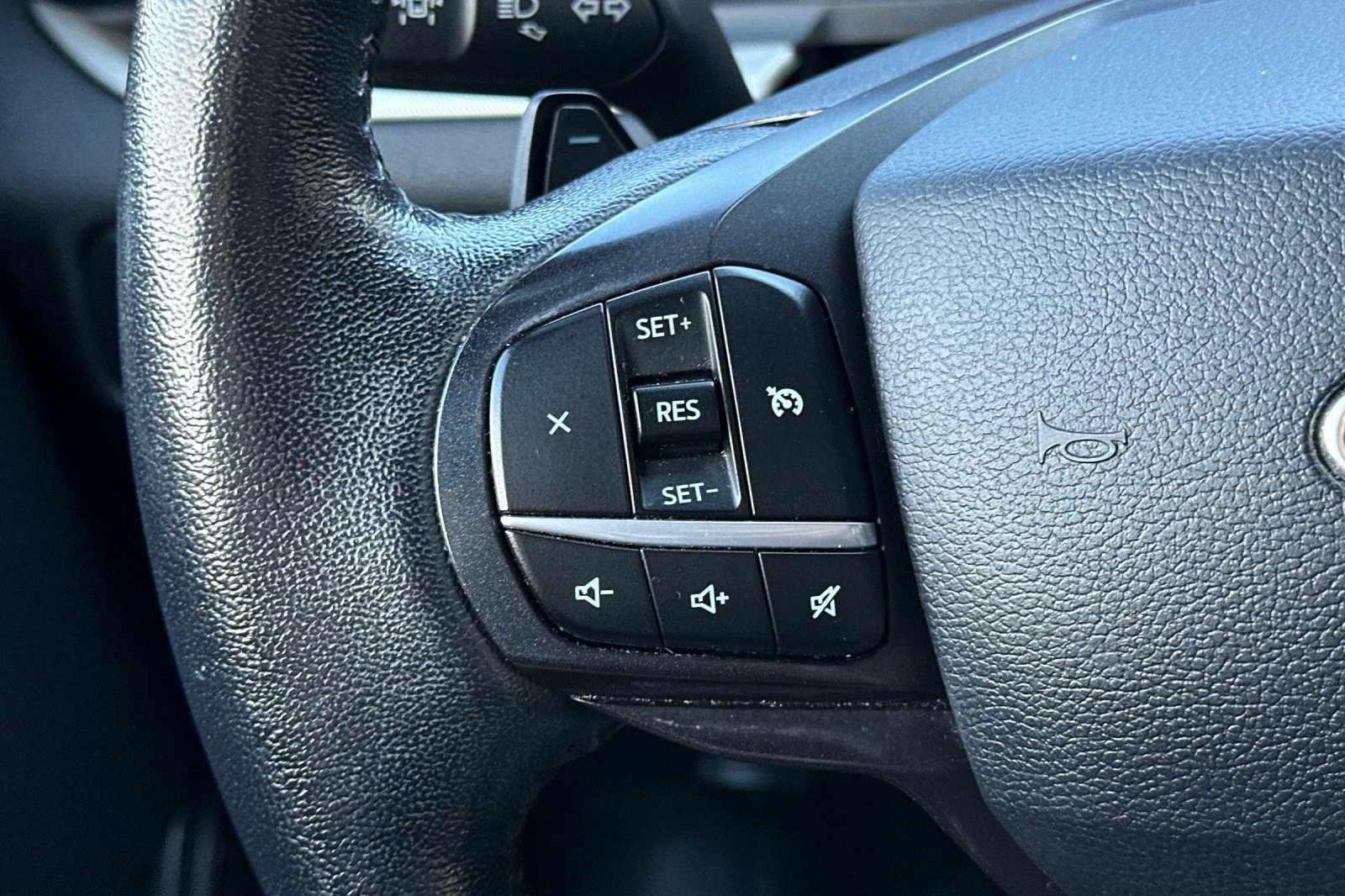 Used 2020 Ford Explorer XLT image 32