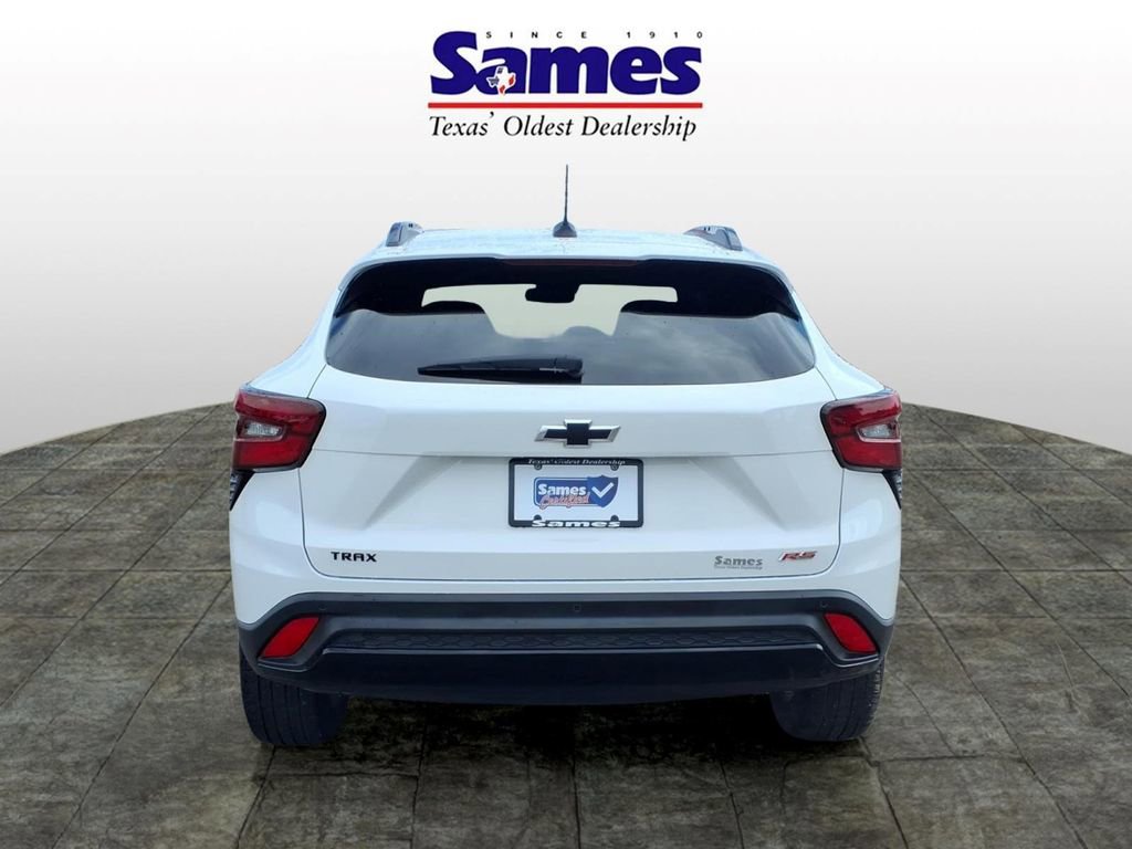 Used 2025 Chevrolet Trax RS w/ Sunroof Package FWD image 5