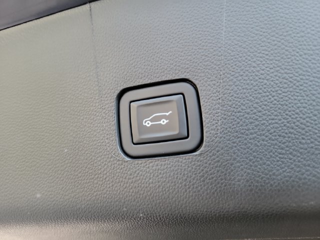 Certified 2023 Chevrolet Traverse LT w/ LPO, Floor Liner Package AWD/4WD image 19