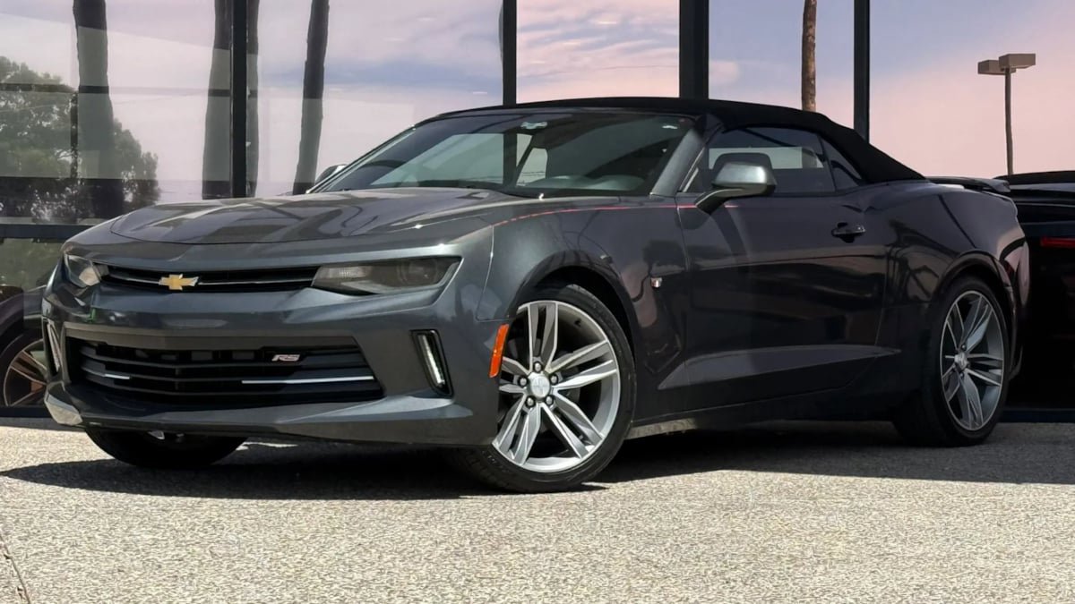 Used 2016 Chevrolet Camaro LT w/ RS Package RWD image 2