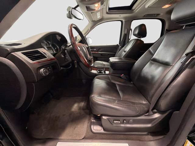 Used 2010 Cadillac Escalade Premium AWD/4WD image 18