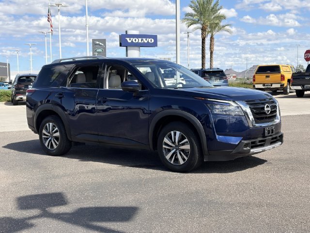 Used 2025 Nissan Pathfinder SL FWD image 4
