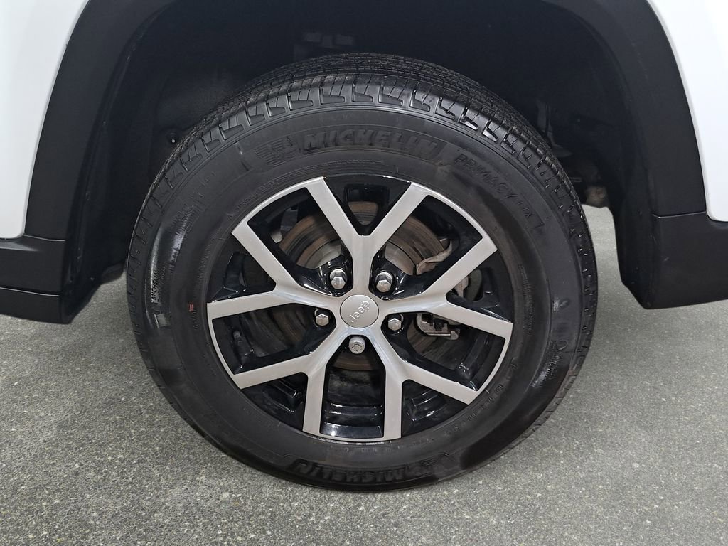 Certified 2024 Jeep Grand Cherokee Limited w/ Luxury Tech Group II image 34