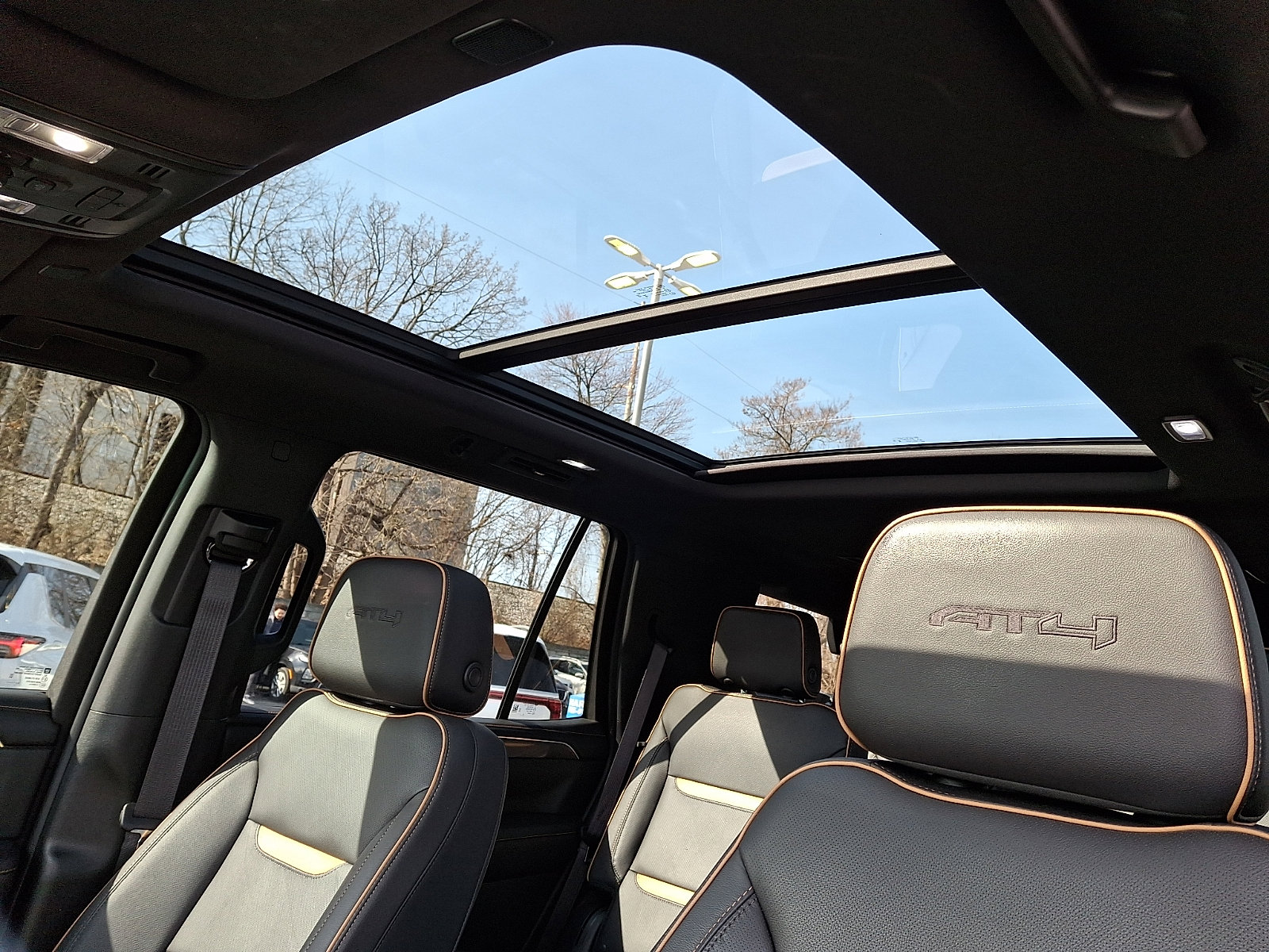 Used 2023 GMC Yukon AT4 image 13