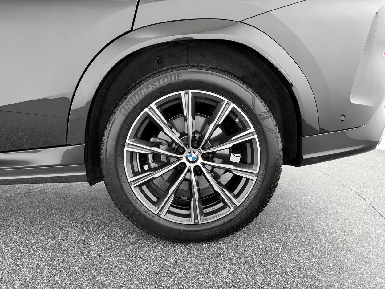 Used 2026 BMW X6 xDrive40i w/ Climate Comfort Package image 32