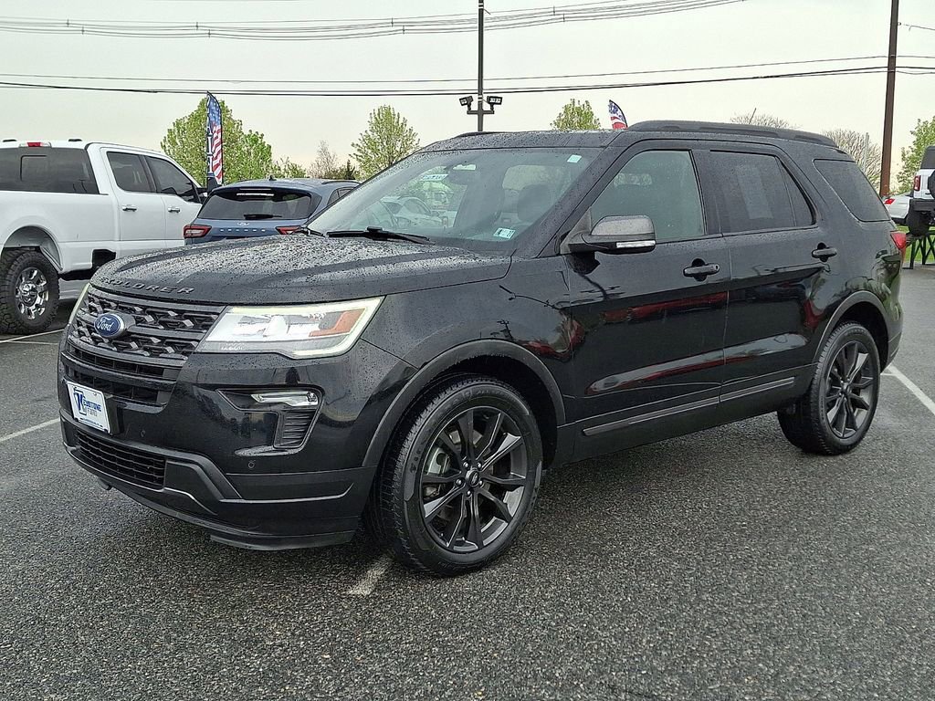 Certified 2018 Ford Explorer XLT w/ Equipment Group 202A AWD/4WD image 3