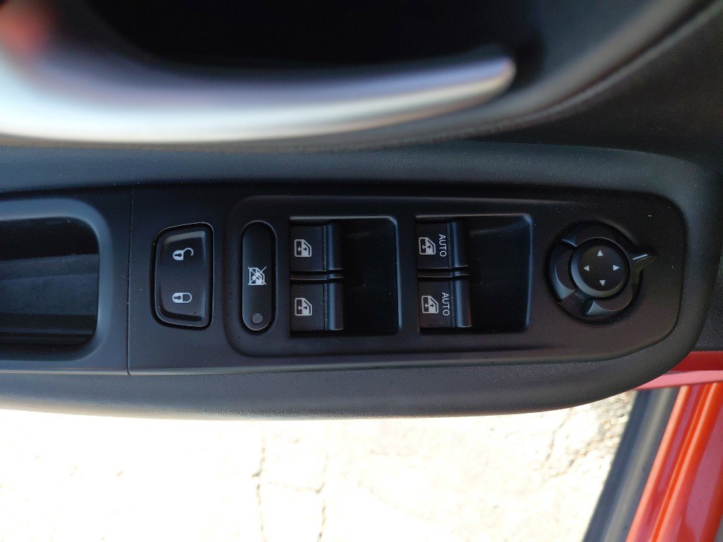 Used 2016 Jeep Renegade Trailhawk w/ Cold Weather Group AWD/4WD image 16