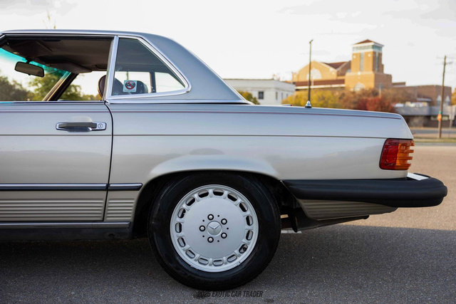 Used 1987 Mercedes-Benz 560 SL image 5