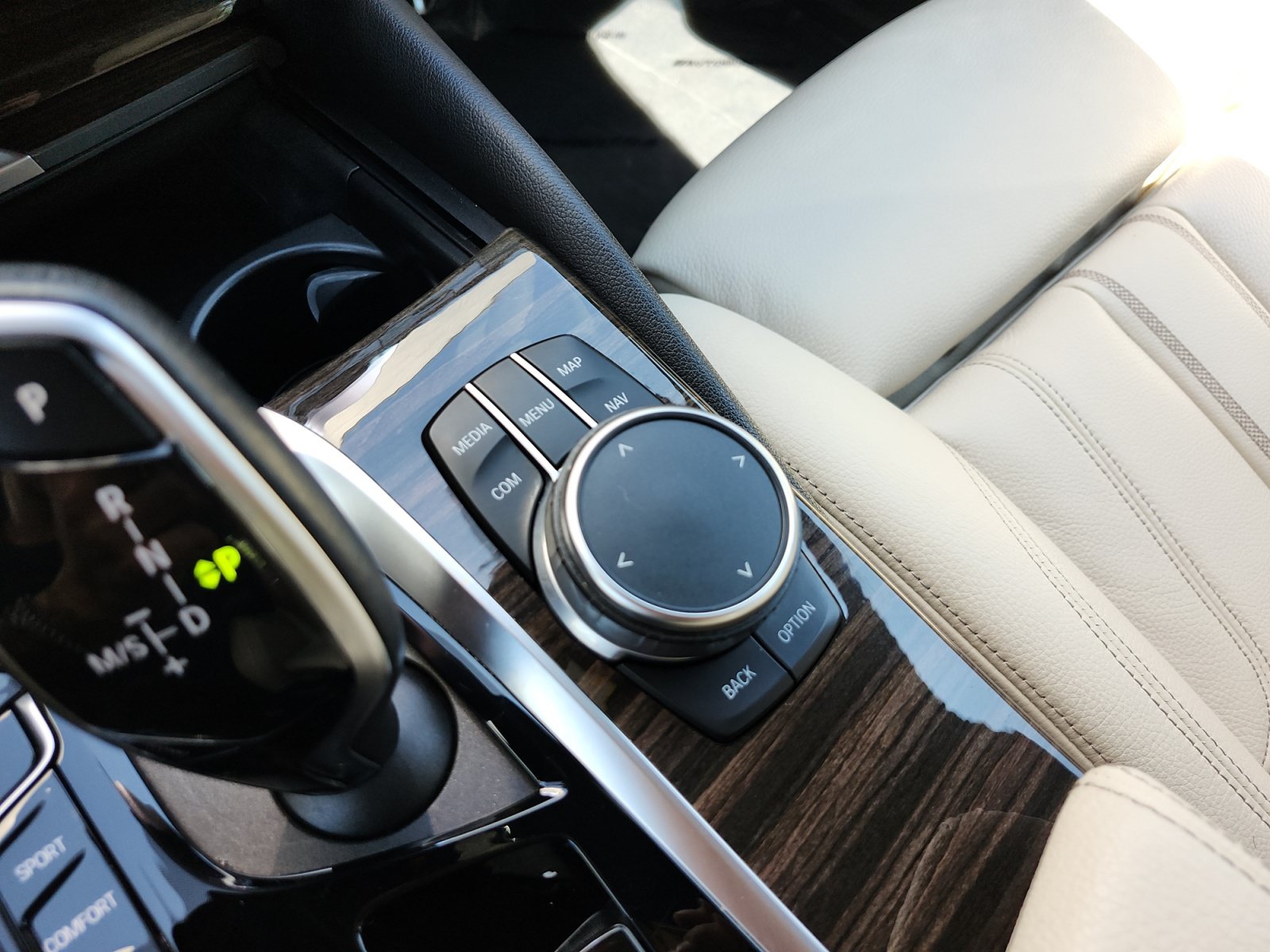 Used 2021 BMW 530i w/ Premium Package RWD image 25