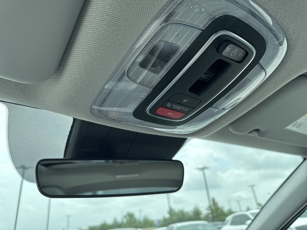 New 2025 Hyundai Elantra Limited image 25