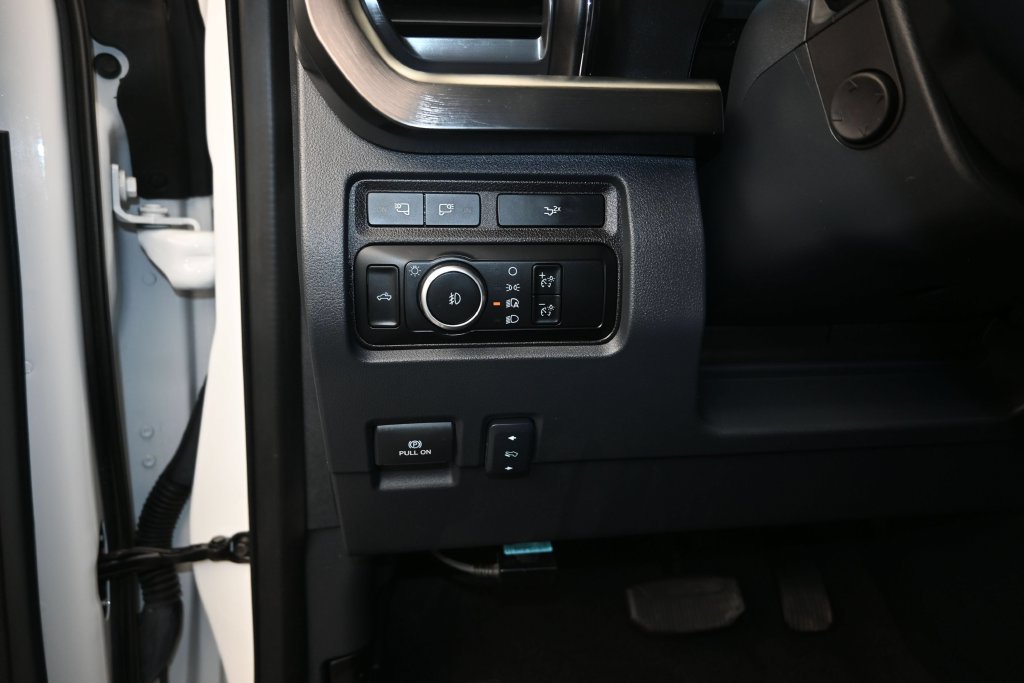 Used 2024 Ford F250 Lariat w/ Sport Appearance Package AWD/4WD image 13