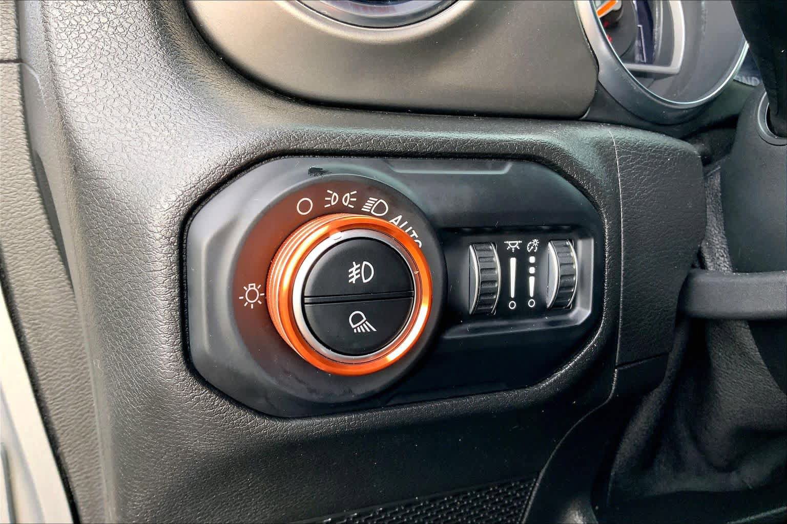 Used 2020 Jeep Gladiator Overland AWD/4WD image 35