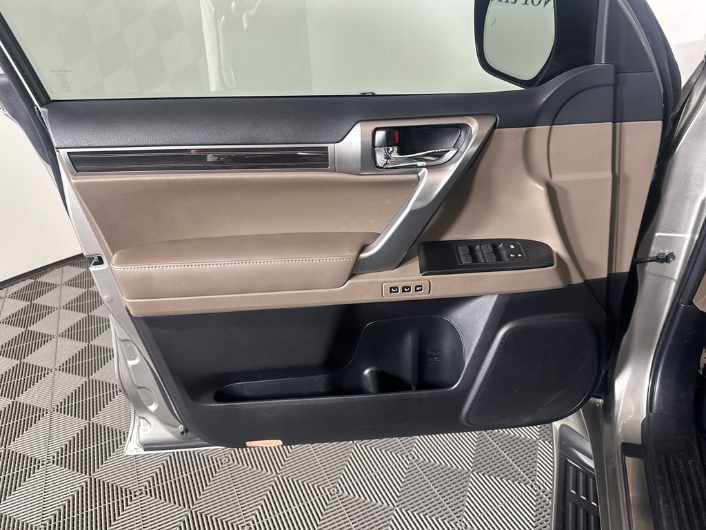 Used 2023 Lexus GX 460 Premium w/ Accessory Package AWD/4WD image 10