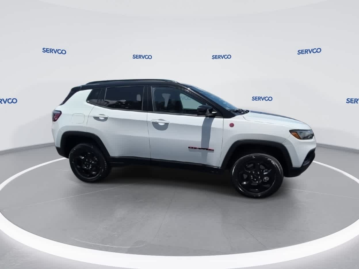Used 2024 Jeep Compass Trailhawk AWD/4WD image 9