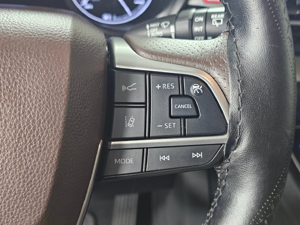 Used 2022 Toyota Sienna Platinum AWD/4WD image 27