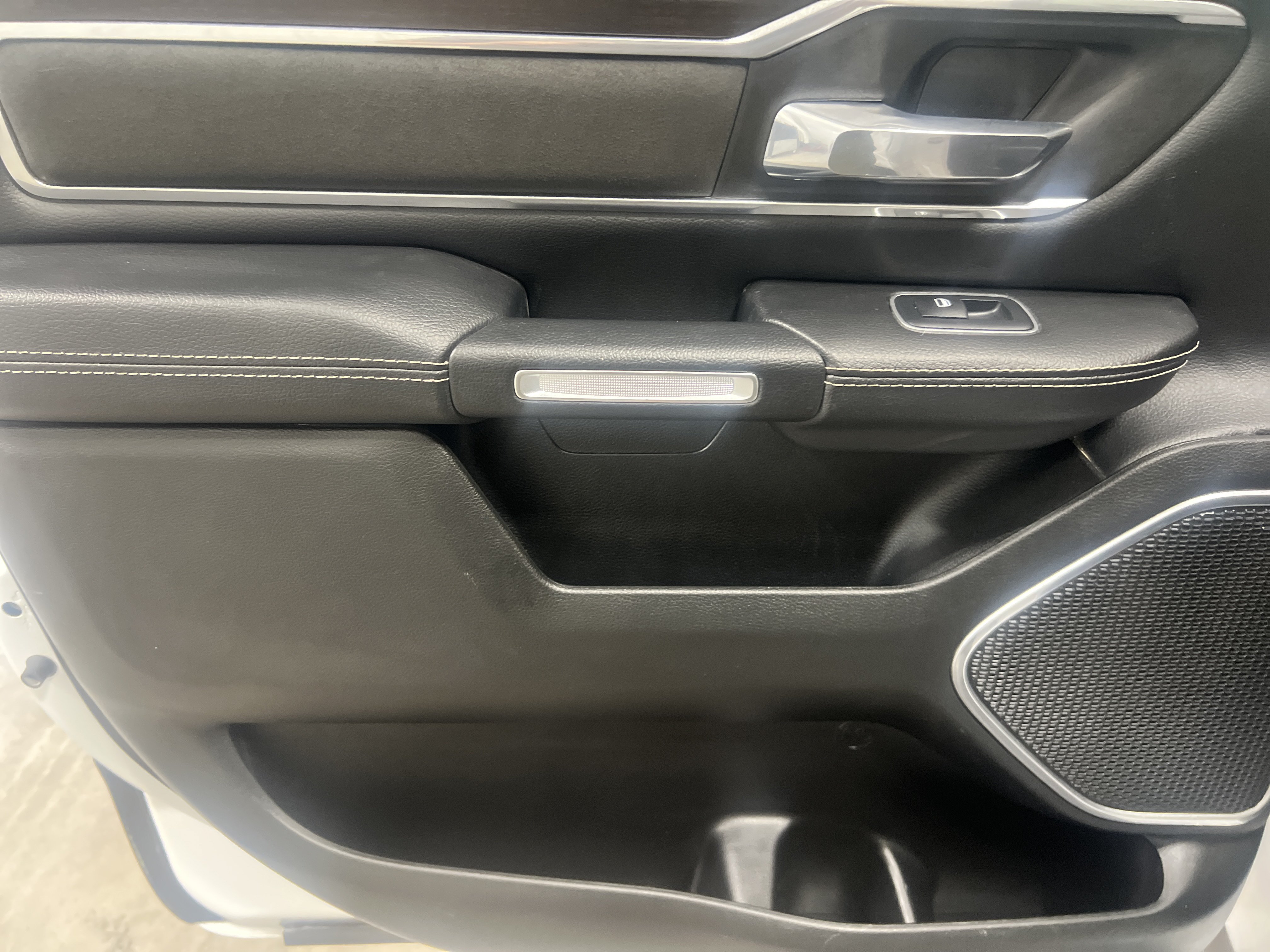 Used 2022 RAM 1500 Laramie AWD/4WD image 33