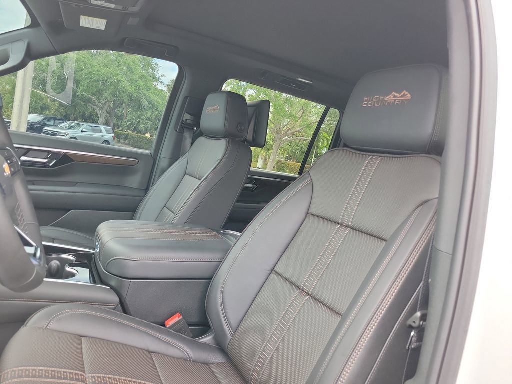 Used 2025 Chevrolet Suburban High Country AWD/4WD image 21