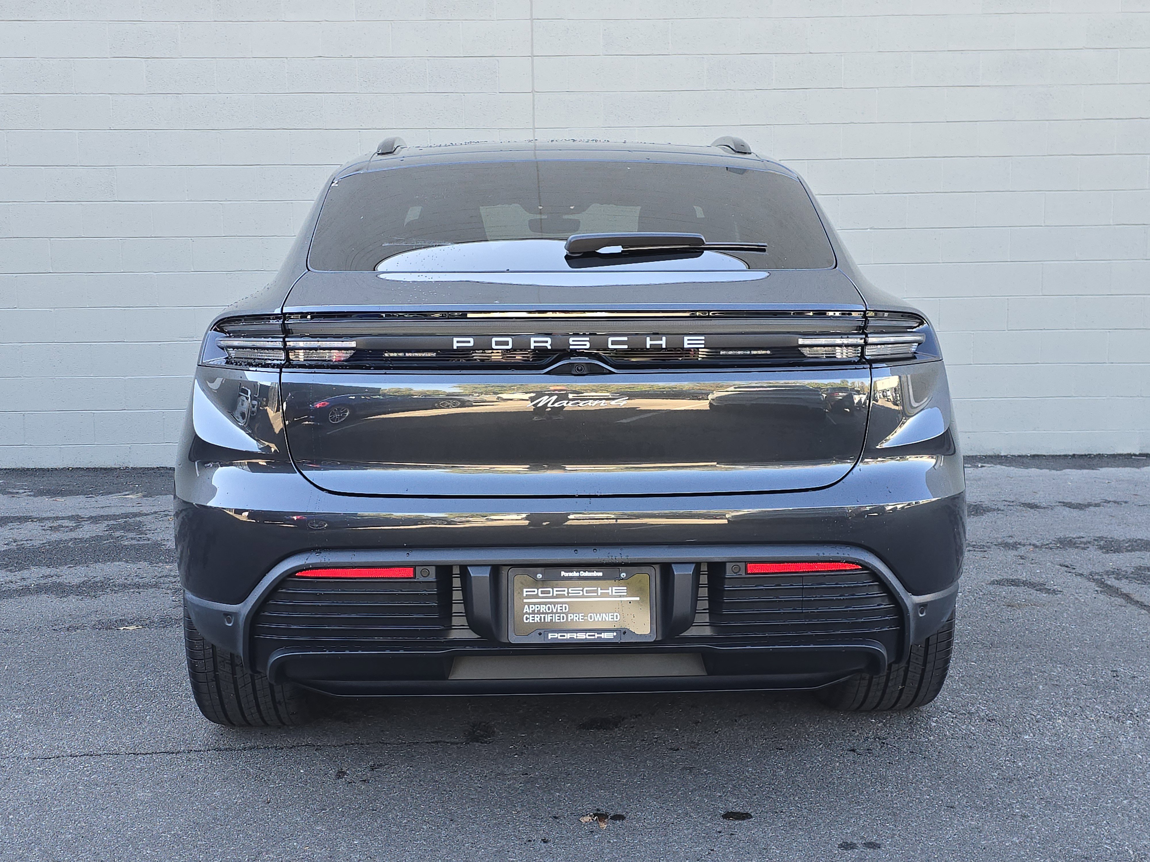 Certified 2024 Porsche Macan 4 Electric image 8