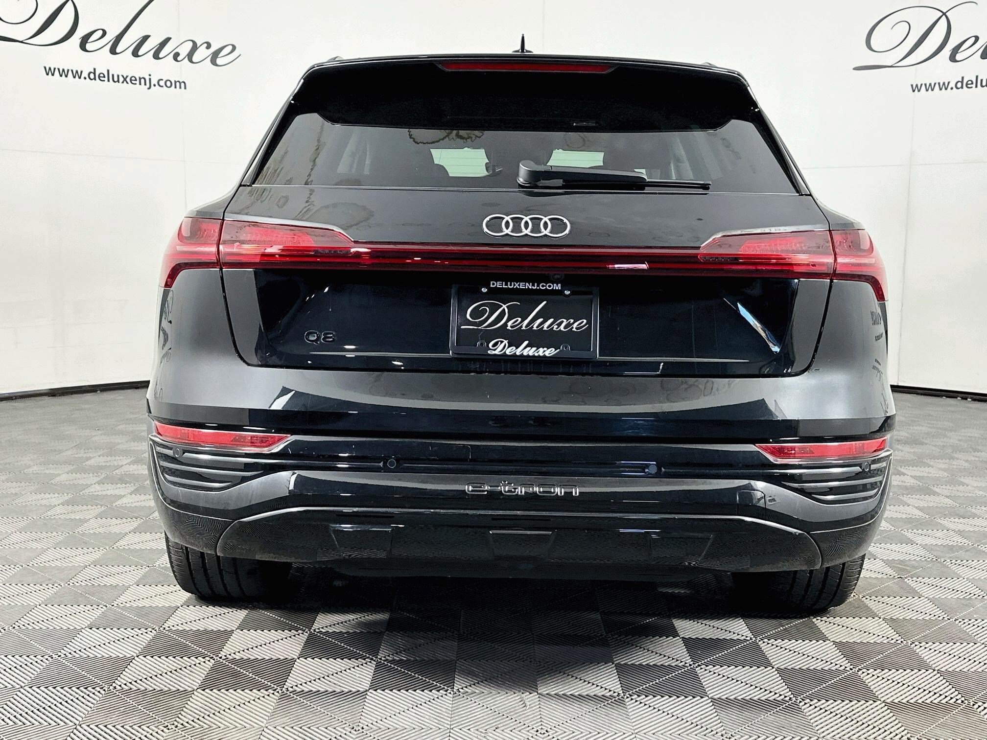 Used 2024 Audi Q8 e-tron Prestige w/ Prestige Package AWD/4WD image 5