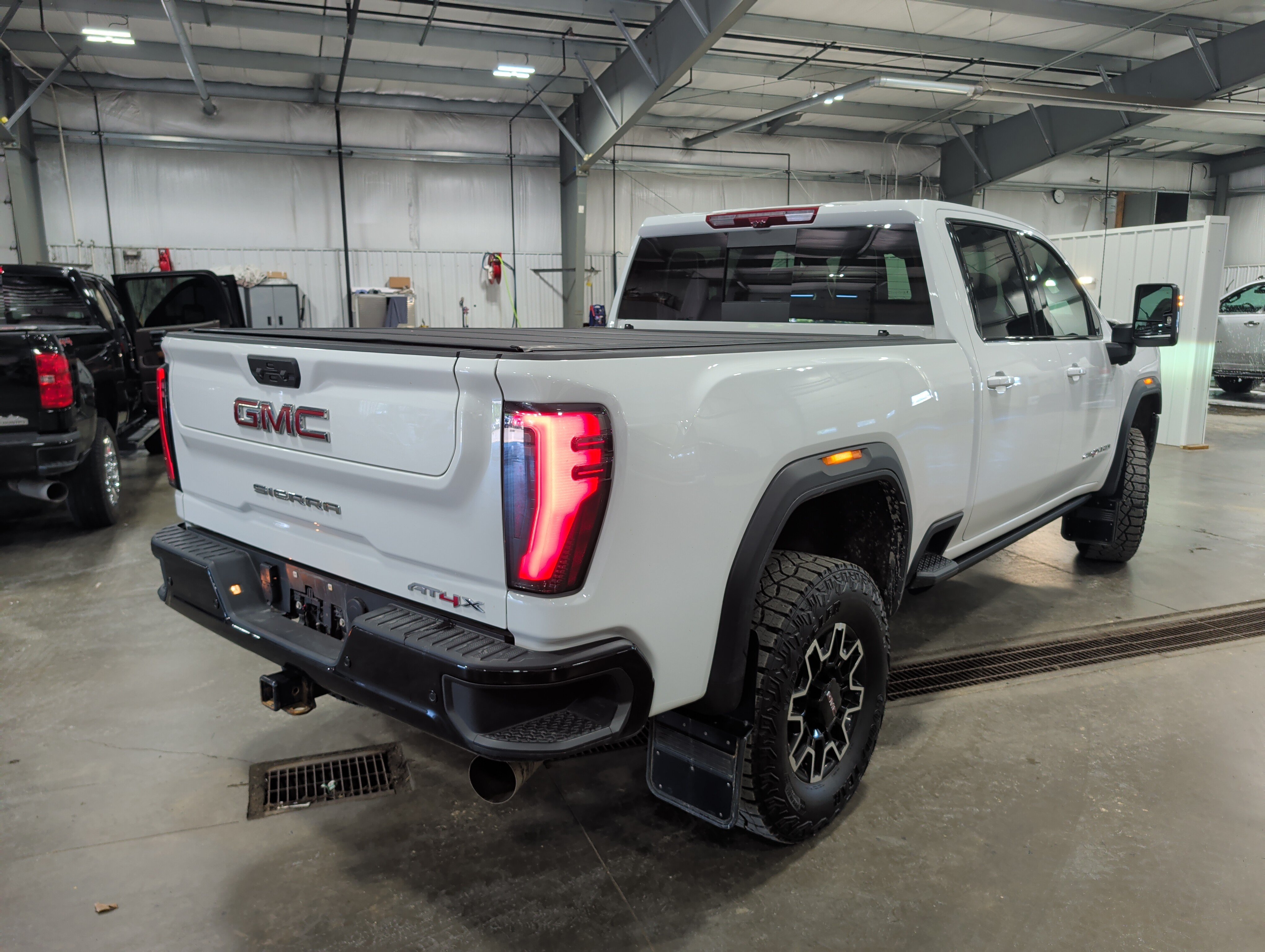 Used 2024 GMC Sierra 2500 AT4X AWD/4WD image 3