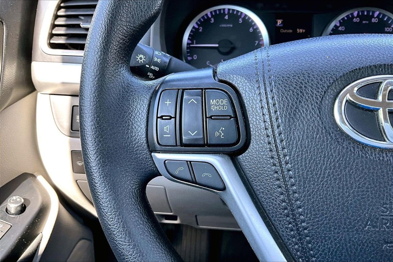 Used 2019 Toyota Highlander LE w/ Protection Package #3 image 27