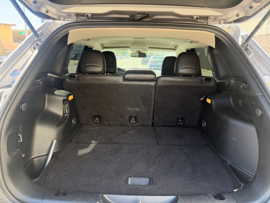 Used 2018 Jeep Cherokee Latitude Plus FWD image 18