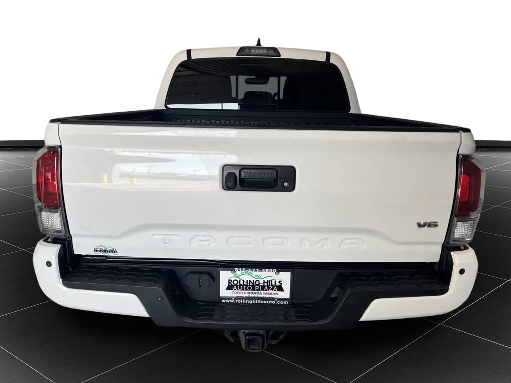 Used 2018 Toyota Tacoma Limited AWD/4WD image 4