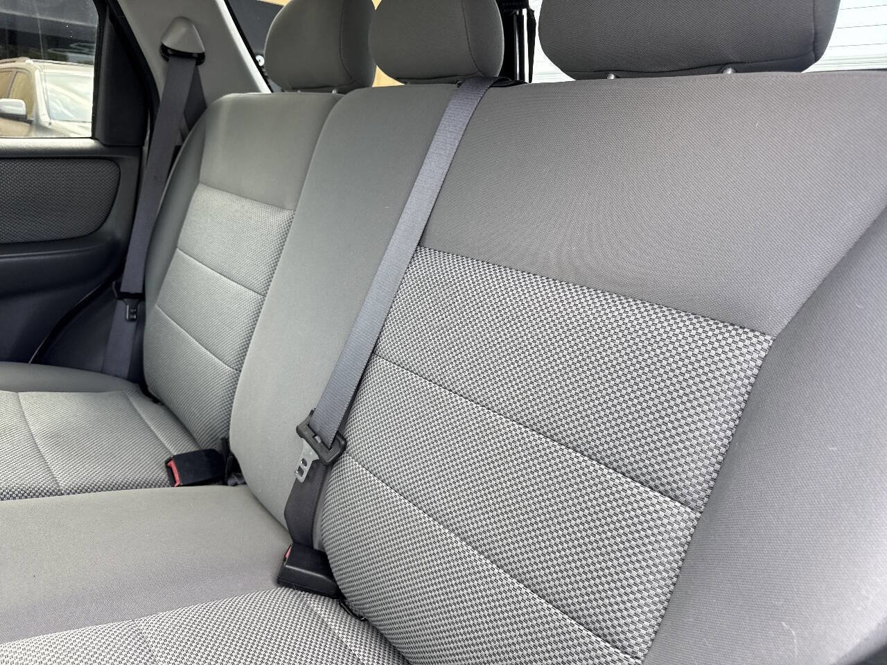 Used 2005 Ford Escape 2WD Hybrid image 24