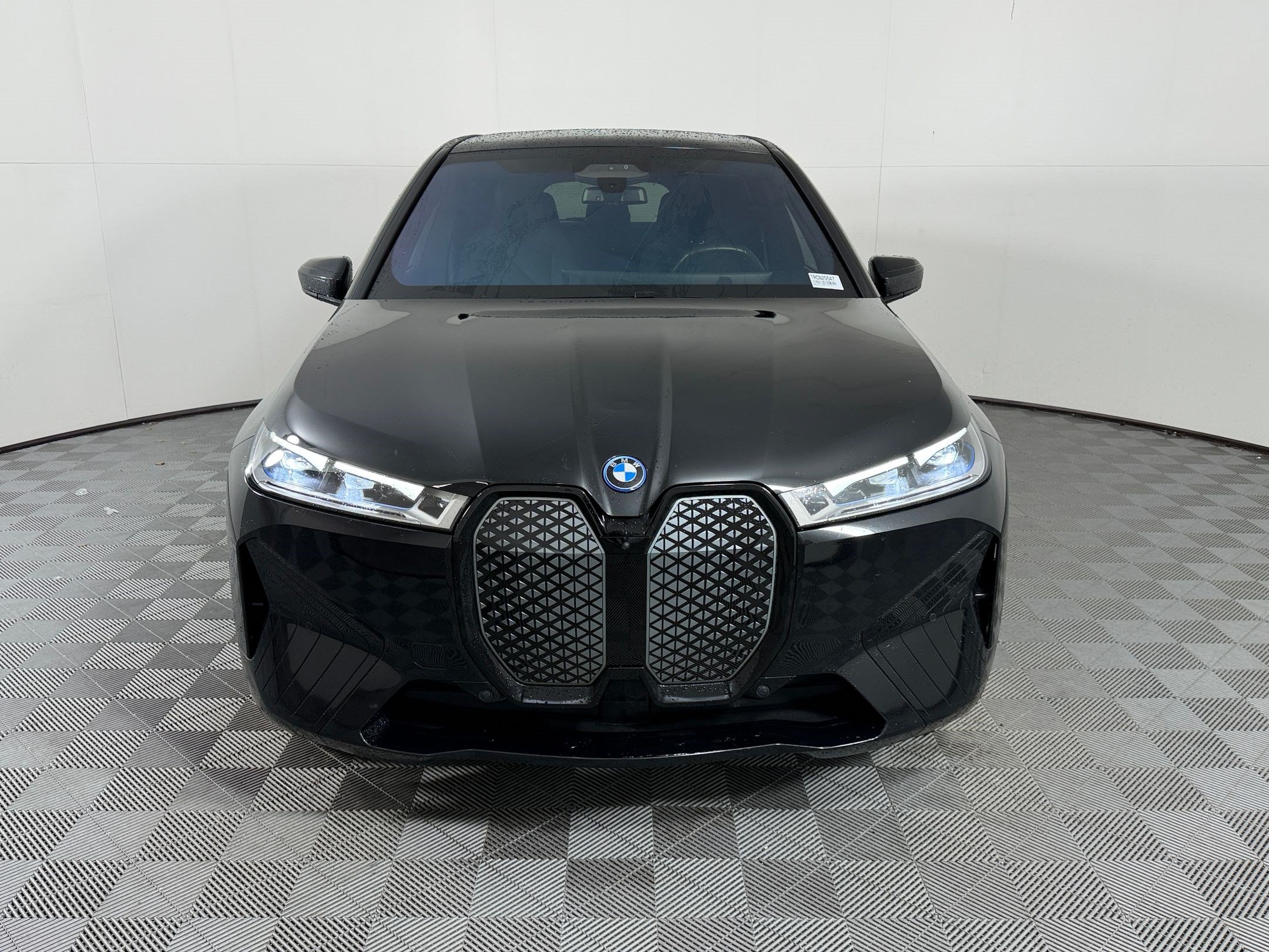 Used 2024 BMW iX xDrive50 w/ Premium Package AWD/4WD image 6