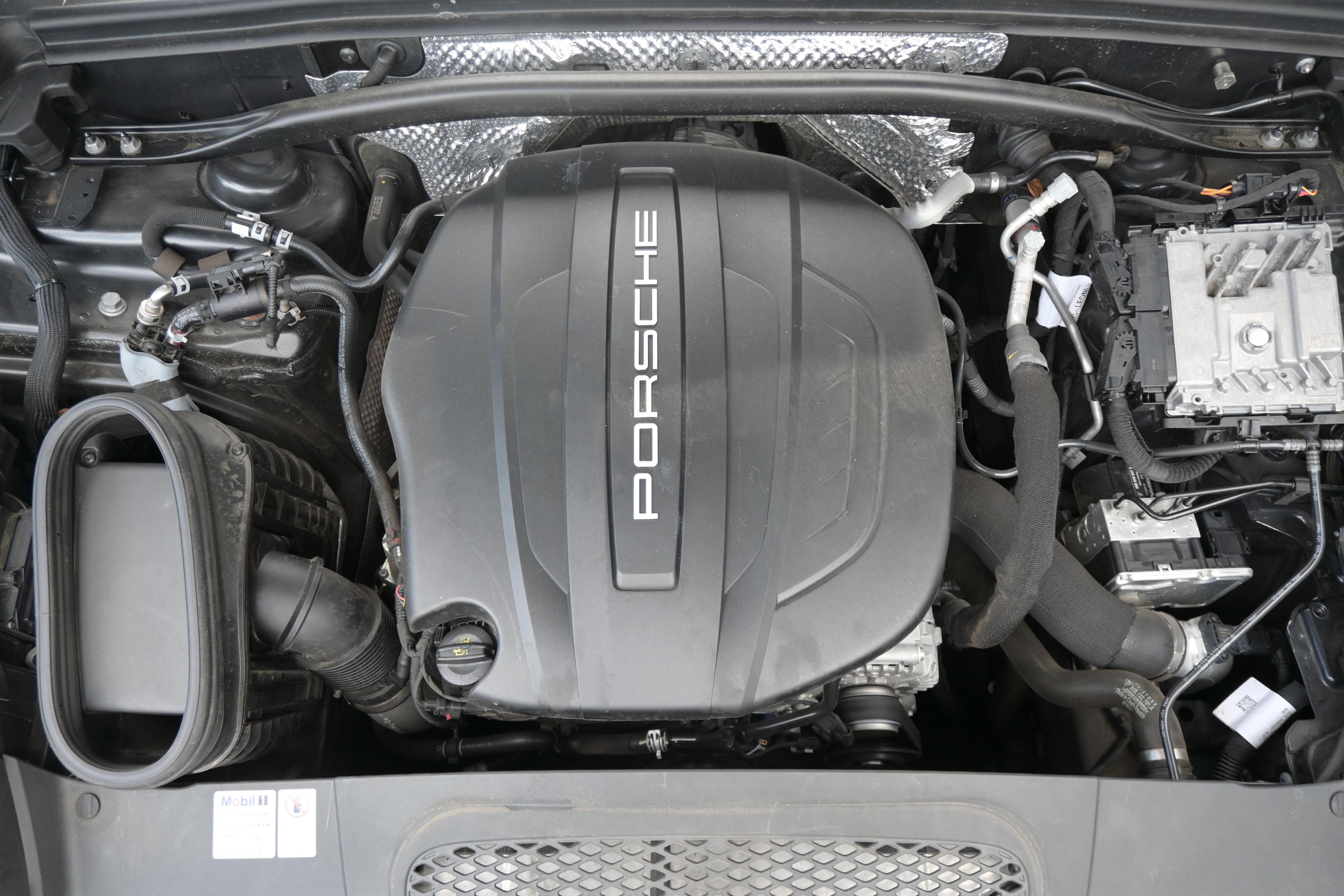 Used 2021 Porsche Macan AWD/4WD image 36