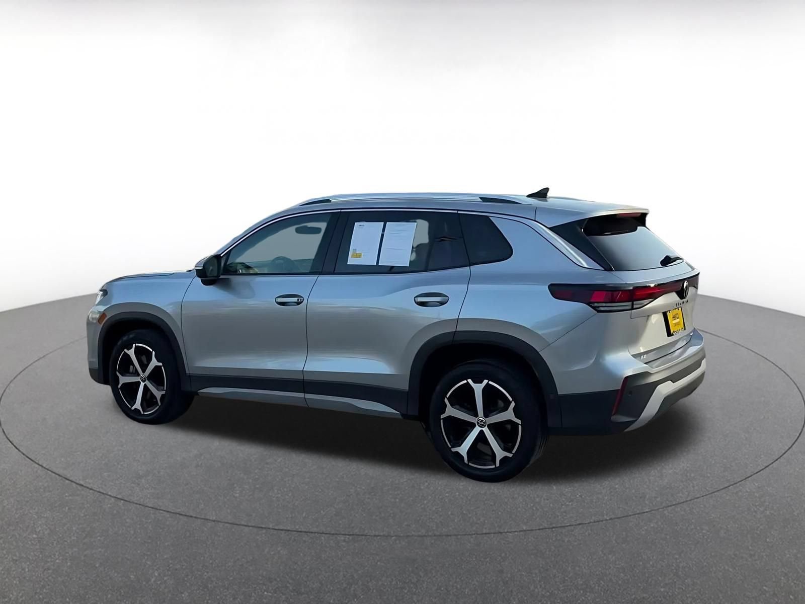 Used 2026 Volkswagen Tiguan SE AWD/4WD image 9