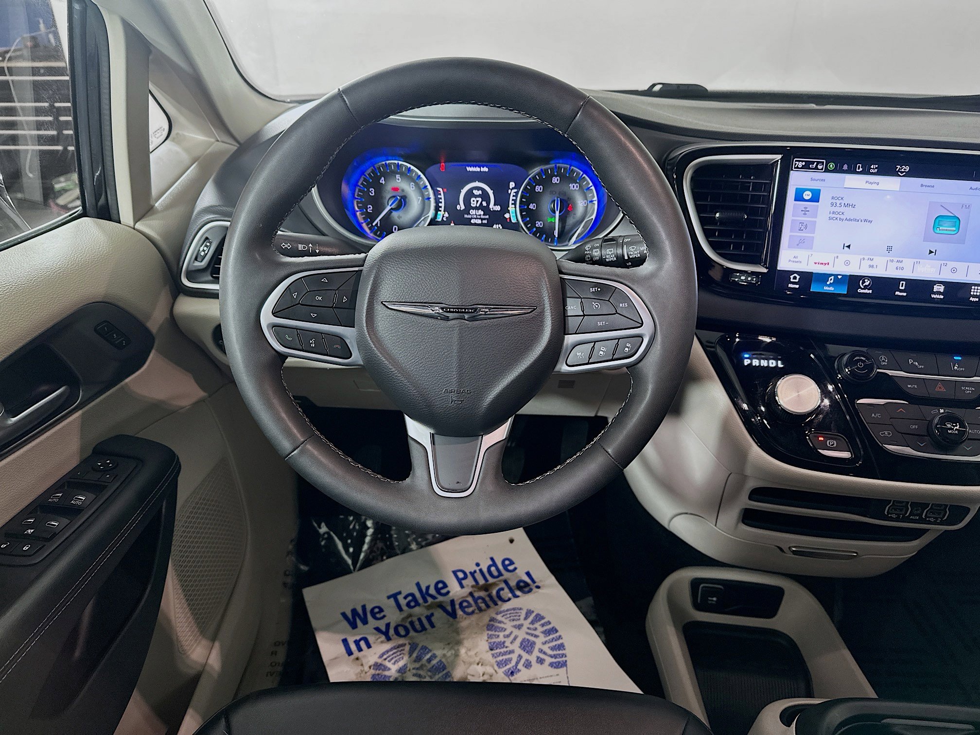 Used 2024 Chrysler Pacifica Touring-L FWD image 20