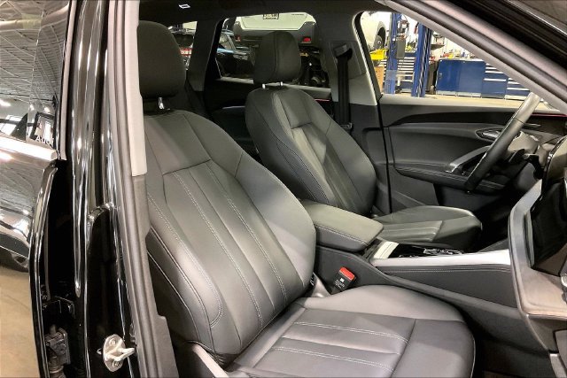 Certified 2025 Audi Q5 Premium Plus w/ Premium Plus AWD/4WD image 7