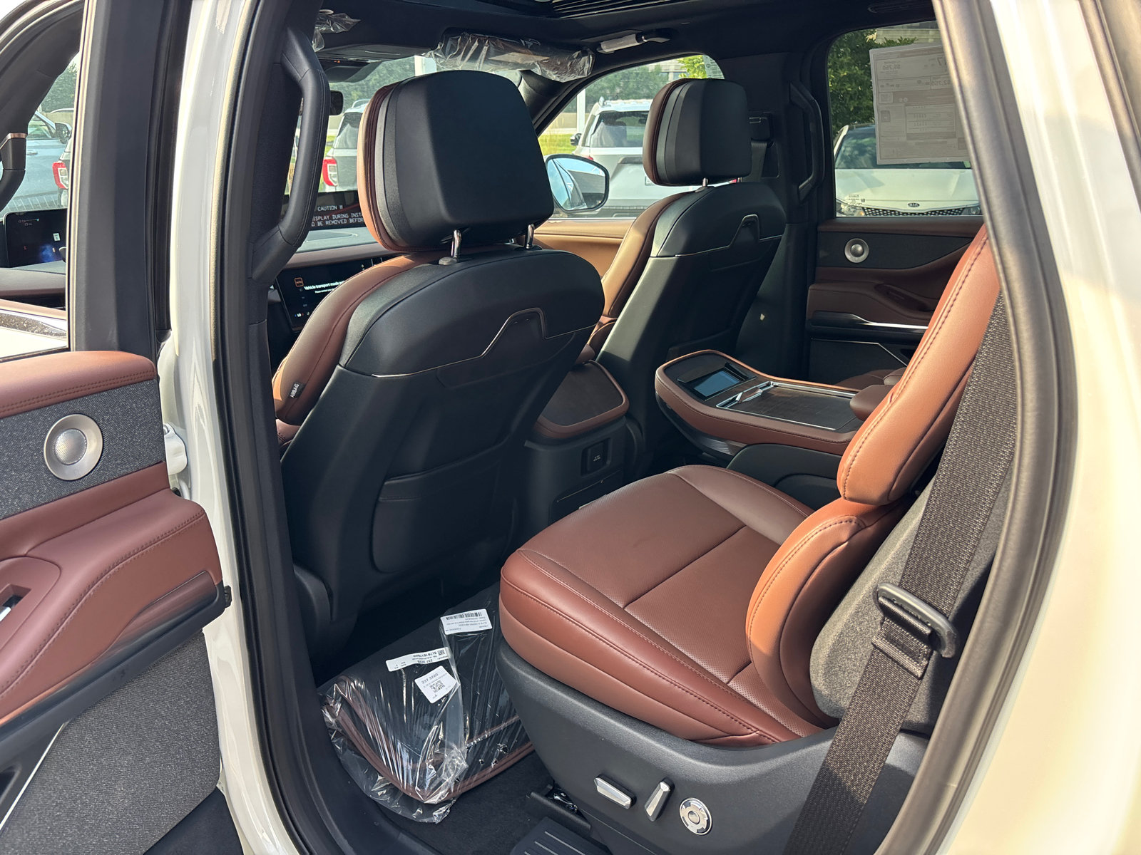 New 2027 Lincoln Navigator Reserve AWD/4WD image 27