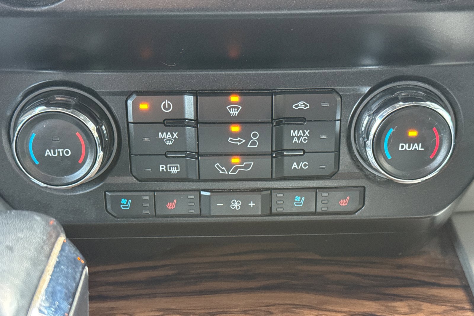 Certified 2019 Ford F150 Lariat AWD/4WD image 20