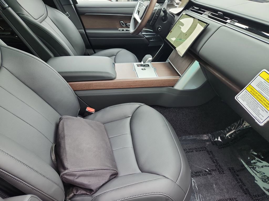 New 2025 Land Rover Range Rover SE image 3