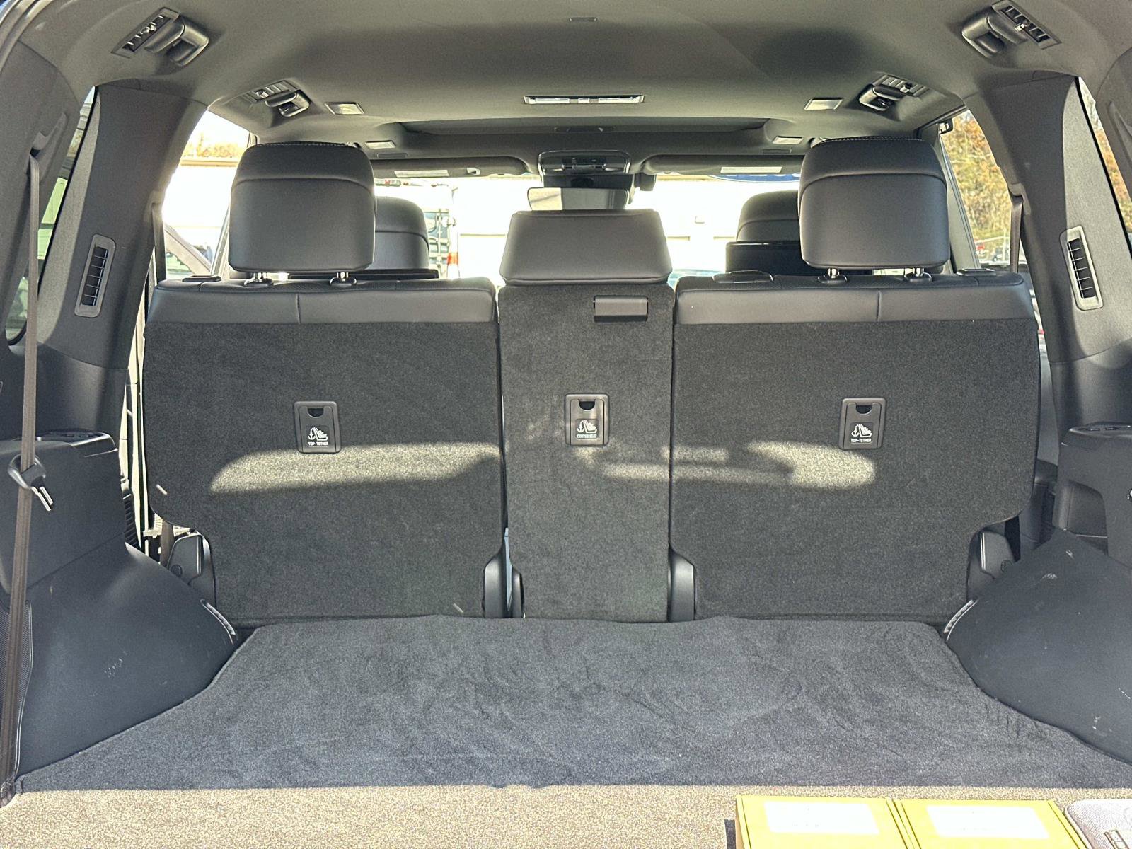 Used 2024 Lexus LX 600 4WD w/ Luxury Package image 12