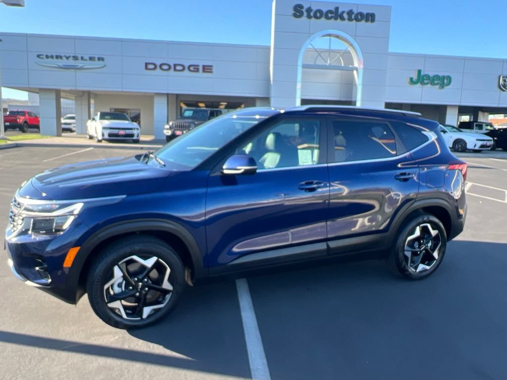 Used 2024 Kia Seltos EX AWD/4WD image 3