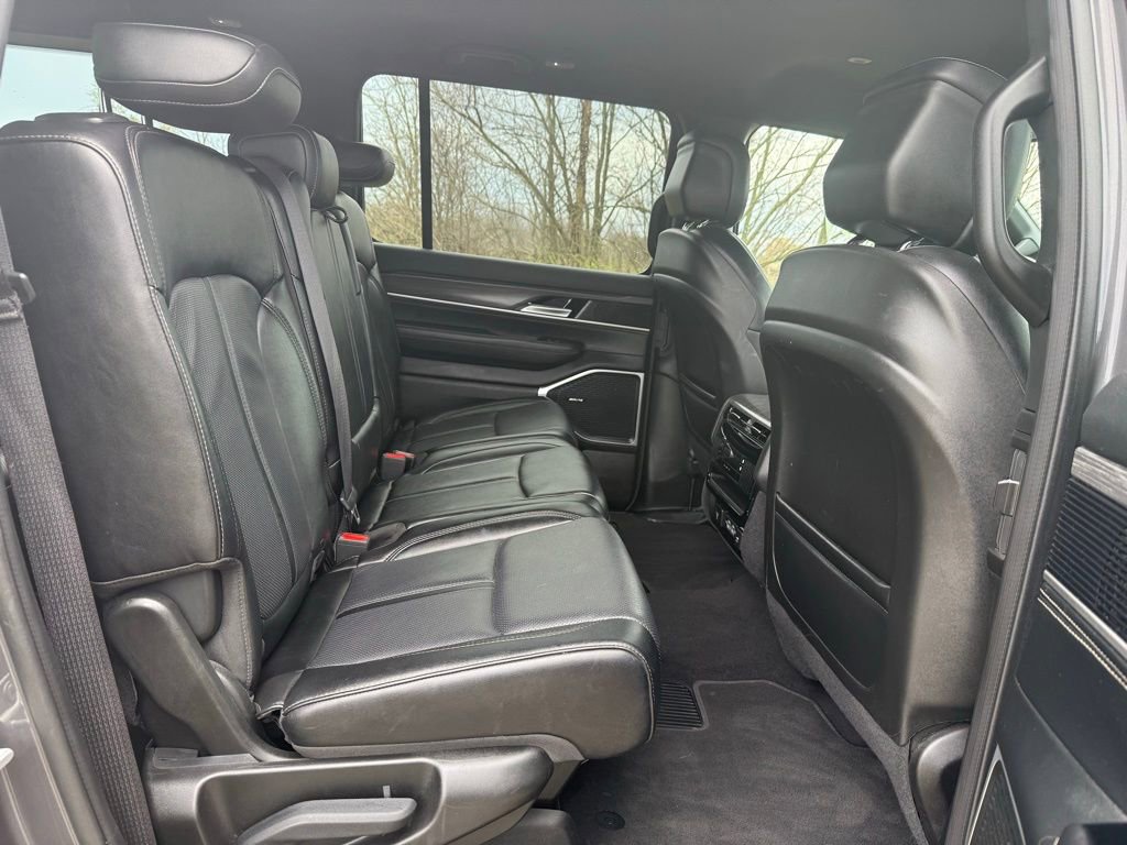 Used 2024 Jeep Wagoneer Series II w/ Flexible Seating Group image 17