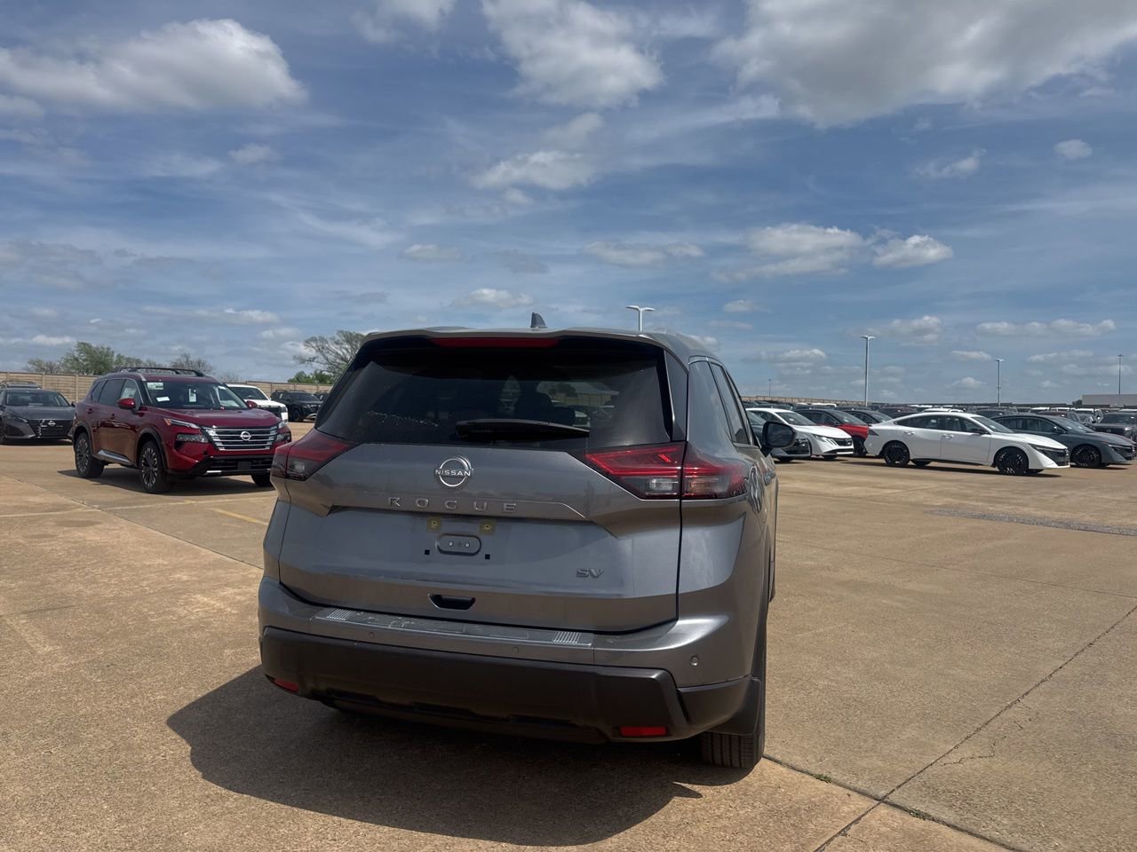 Used 2024 Nissan Rogue SV w/ SV Premium Package image 19