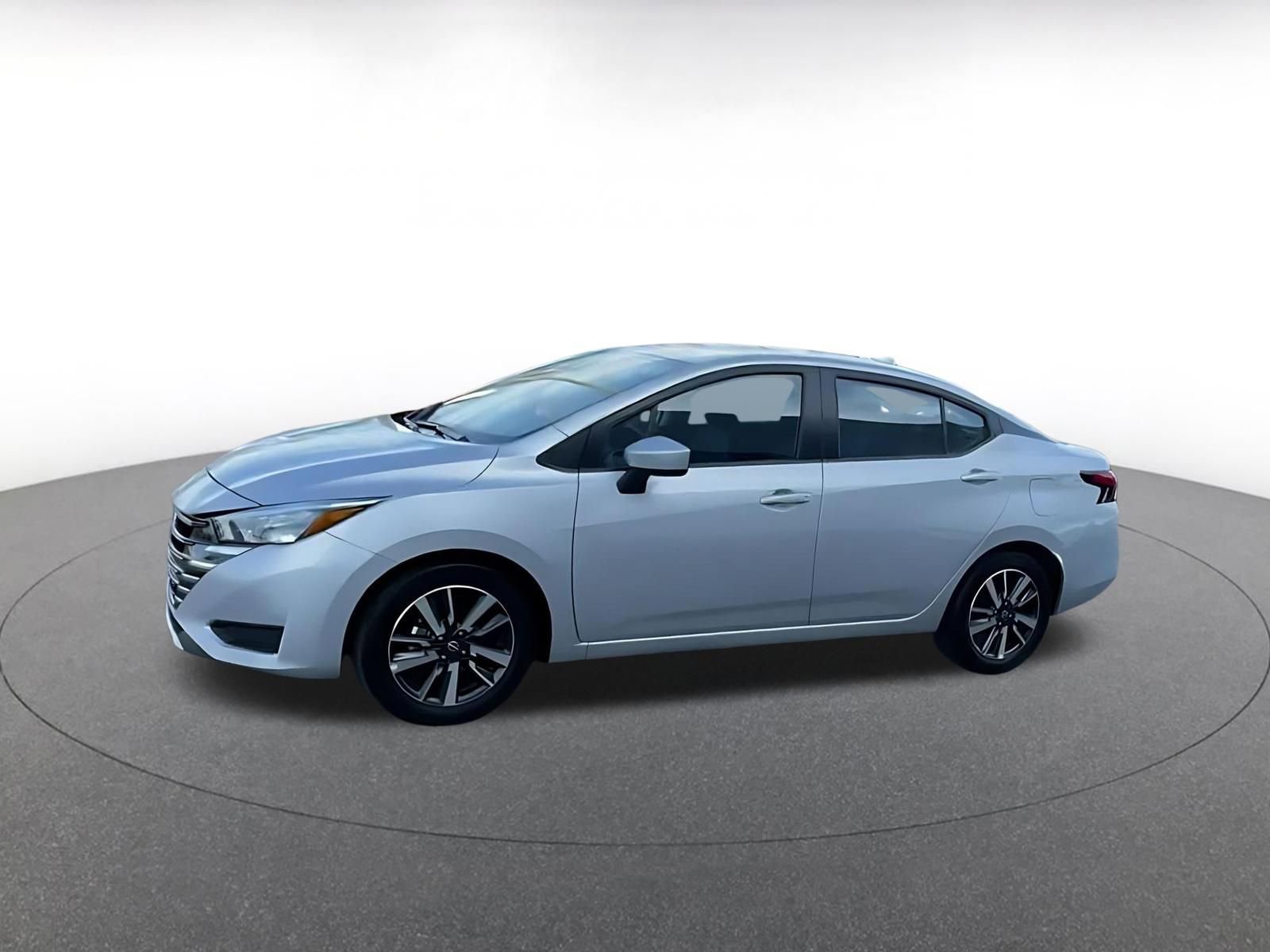 Used 2025 Nissan Versa SV image 8