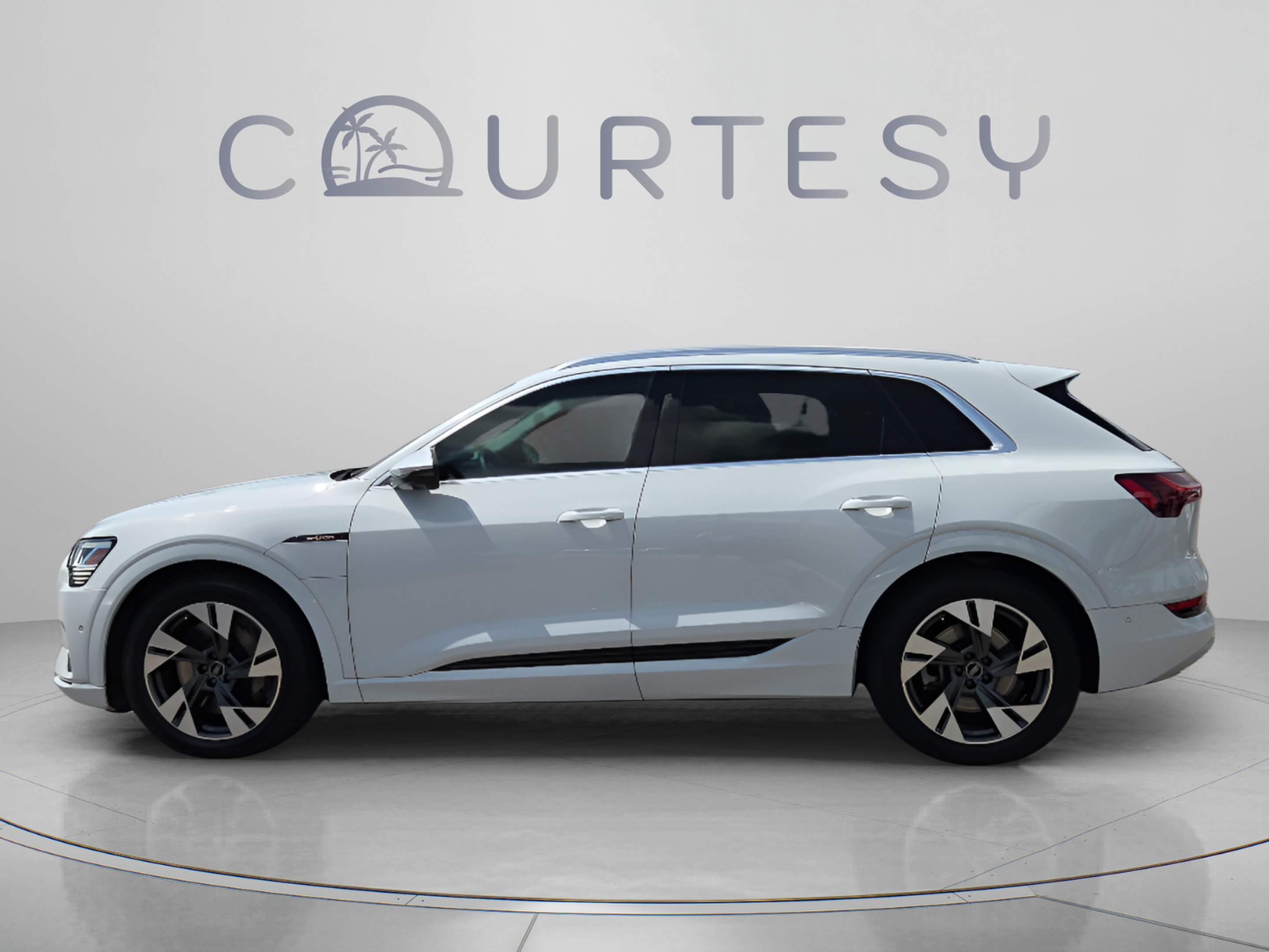 Used 2022 Audi e-tron Premium Plus w/ Premium Plus Package AWD/4WD image 2
