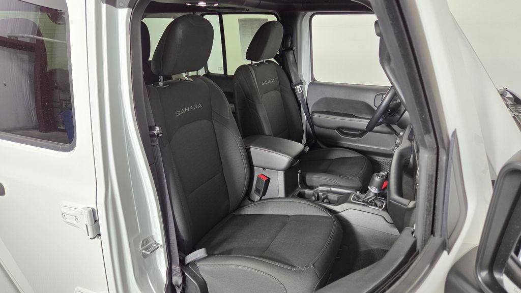 Used 2020 Jeep Wrangler Unlimited Sahara w/ LED Lighting Group image 30