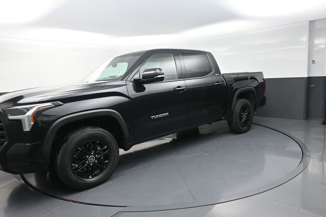 Used 2022 Toyota Tundra SR5 w/ Advanced Technology Package AWD/4WD image 43