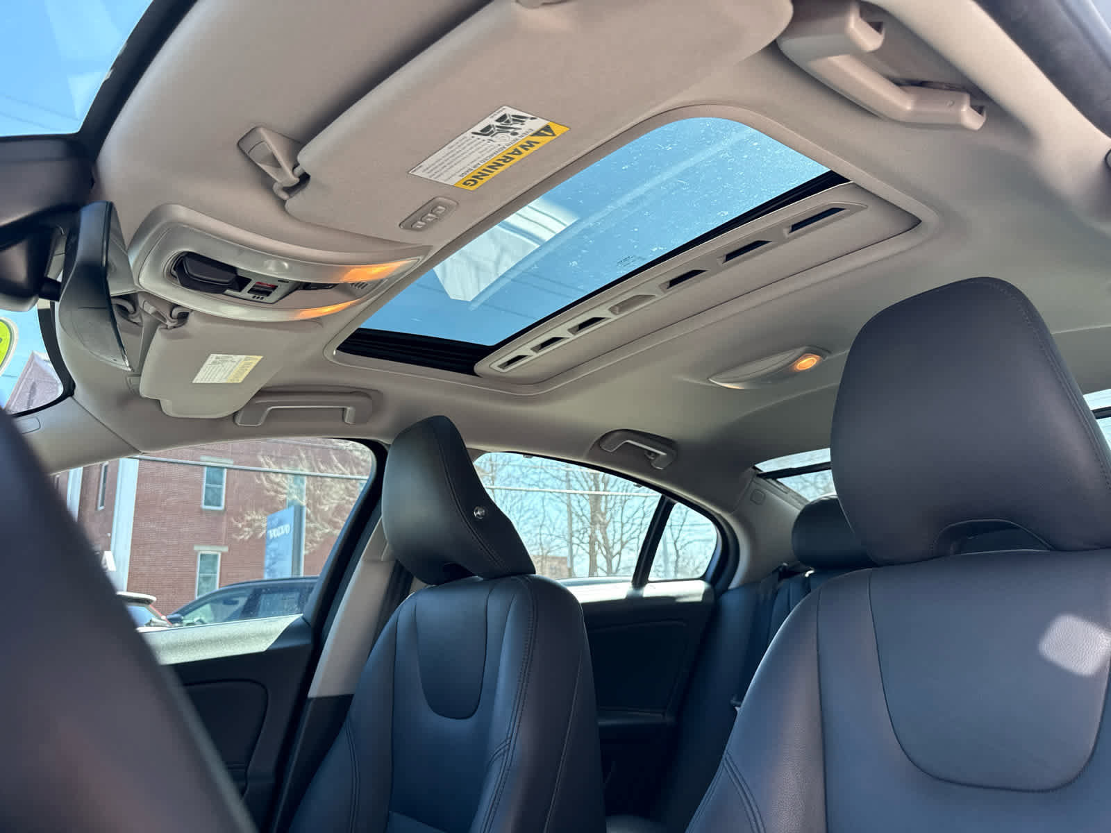 Used 2018 Volvo S60 T5 Inscription image 37