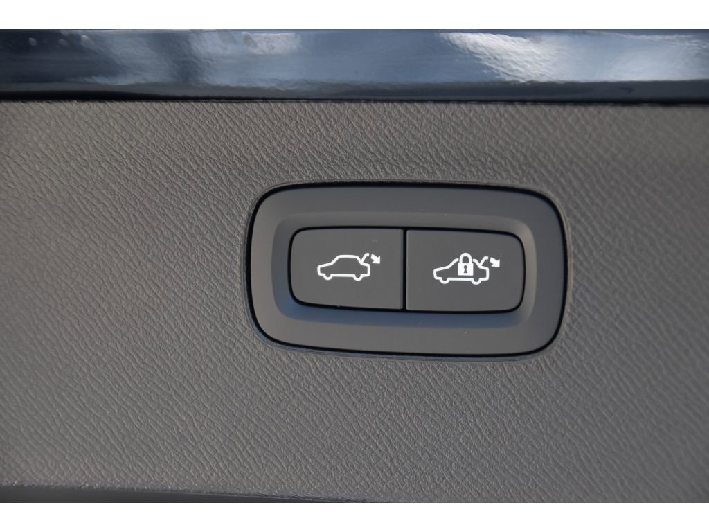 New 2026 Volvo XC90 B6 Plus w/ Protection Package Premier image 26